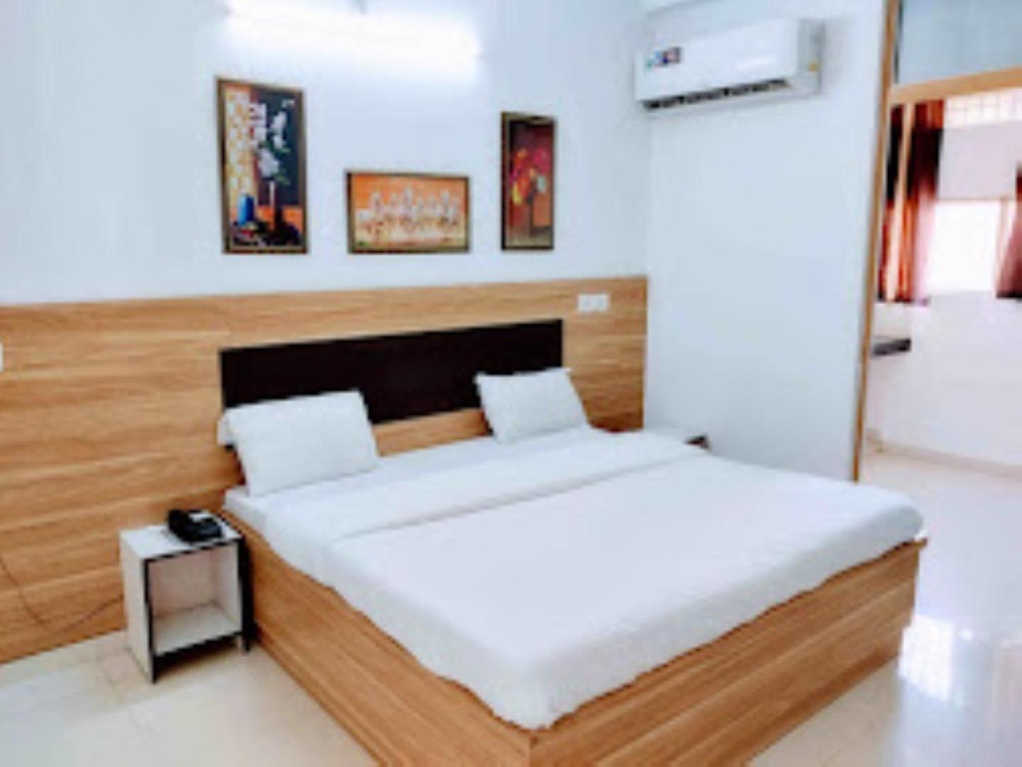 Hotel Parth Sitapur Muafi Exterior foto