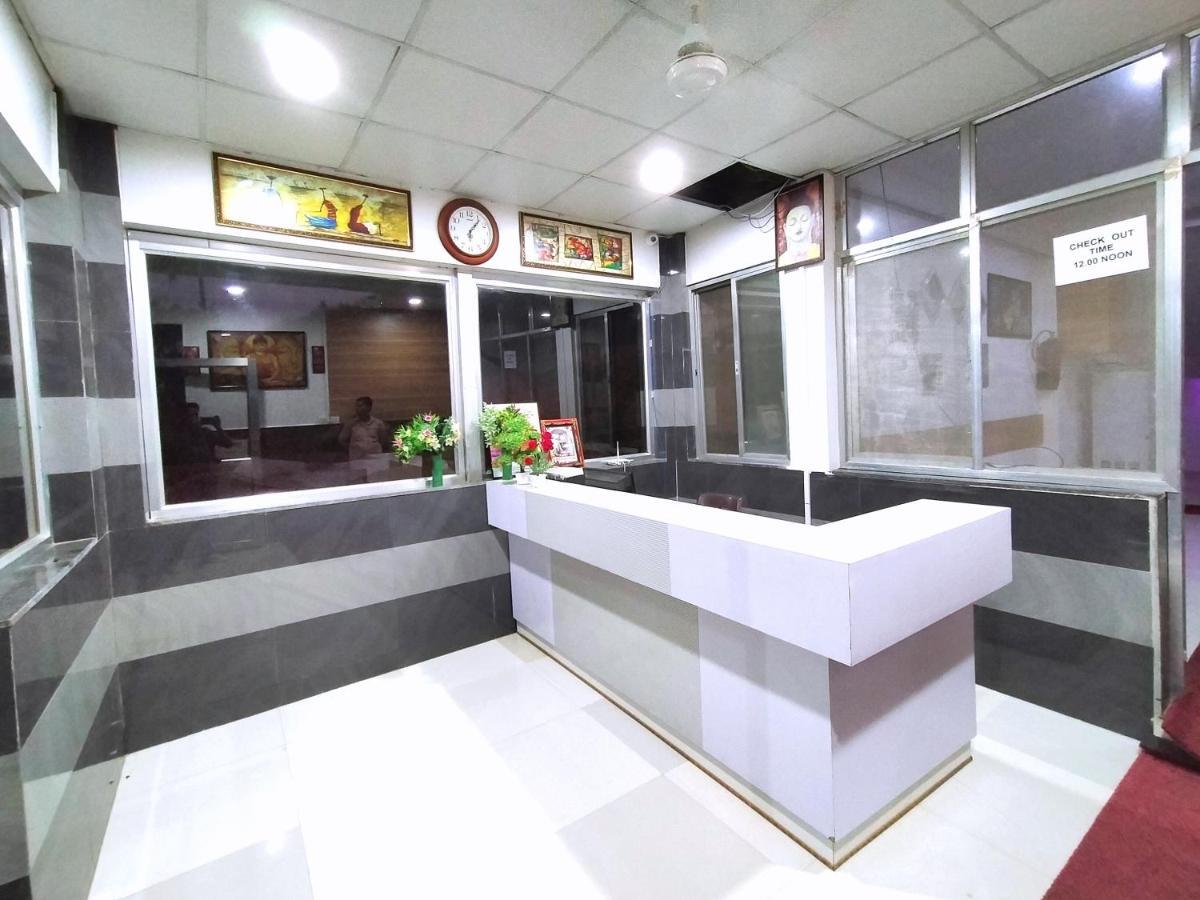 Hotel Parth Sitapur Muafi Exterior foto